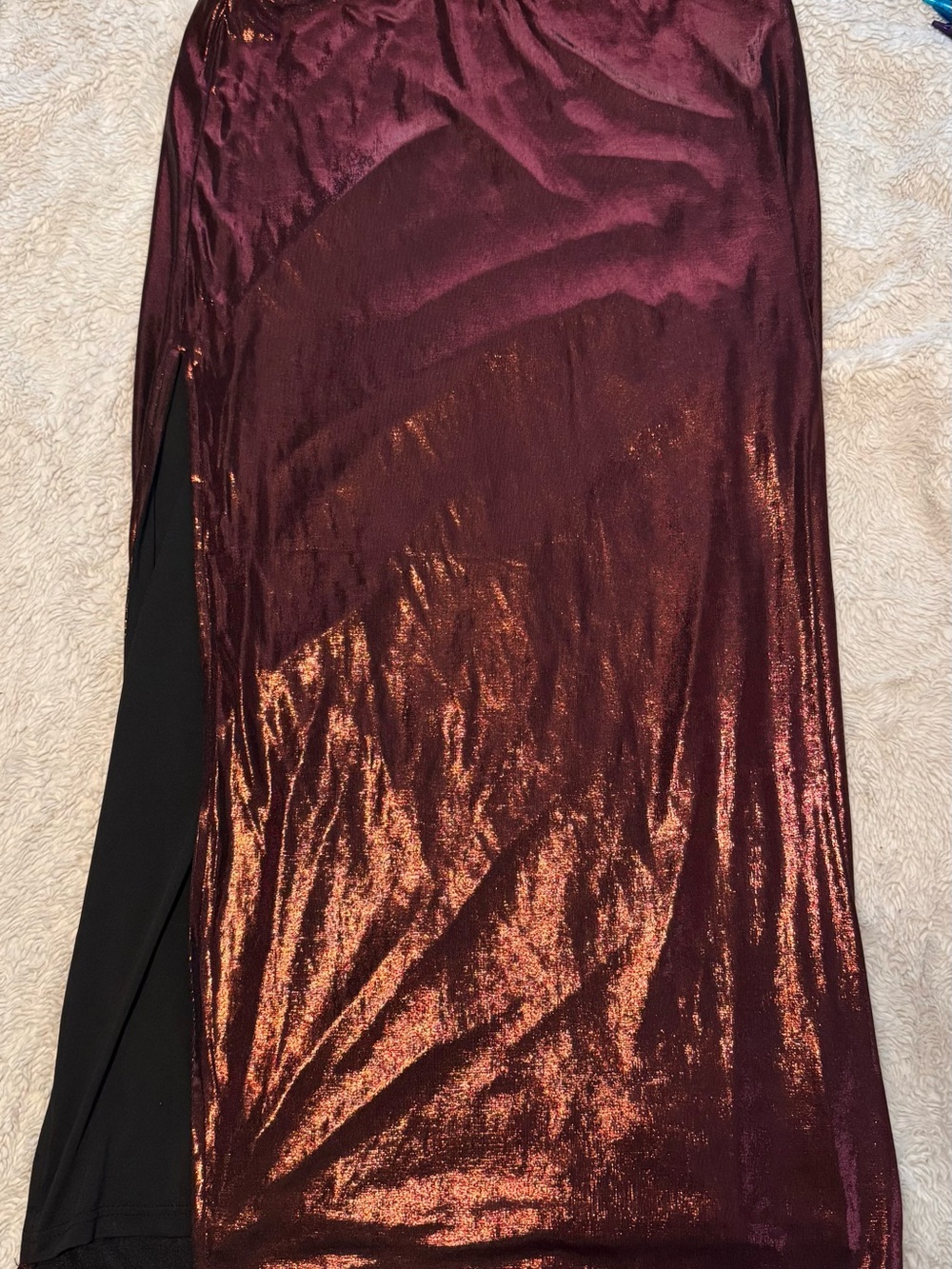 Cupshe x JoJo Fletcher Red Wine Metallic High Slit Maxi Skirt - Picture 2 of 7